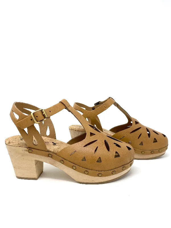 Esther Clog in Camel from Novacas