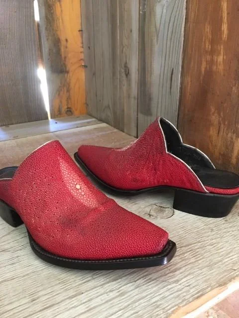 Evening Elegance Red Stingray Tres Outlaws Mule 1021 @